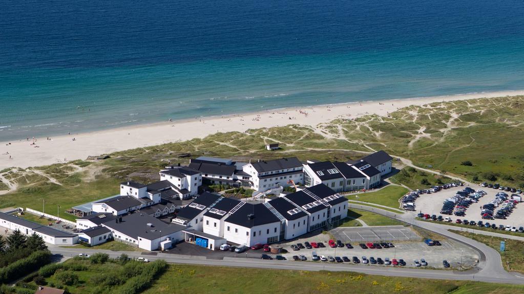 Bilde av Sola Strand hotel, sola stranden og åpent hav.