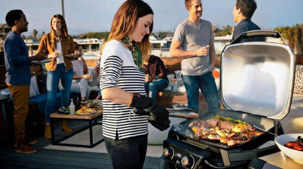 weber pulse elektrisk grill grillfest på balkongen