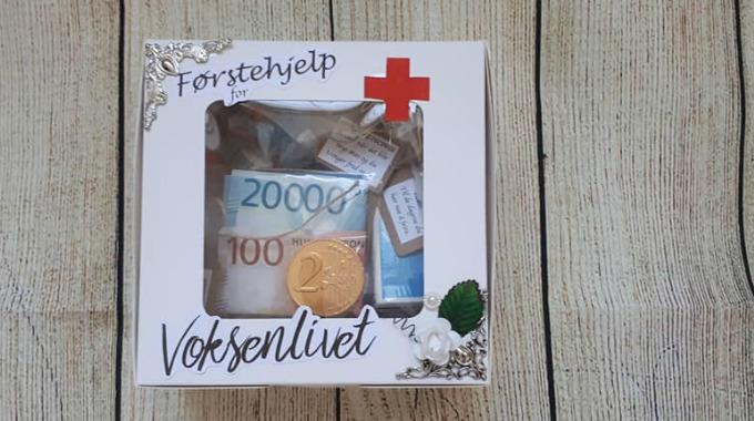 penger i konfirmasjonsgave kan gis som en kreativ gave. førstehjelpsskrin ti voksenlivet ble en kreativ og personlig gave