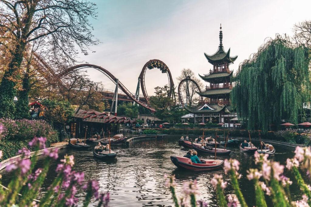 tivoli i københavn kan by på mange spennende severdigheter.