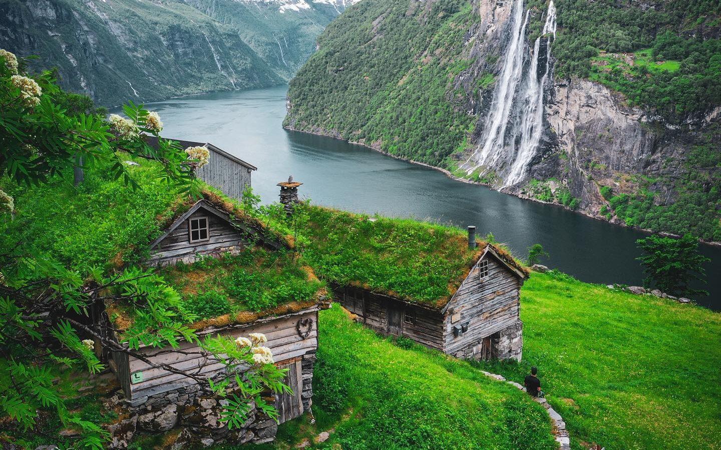 Norgesferie: Bilde av Geirangerfjorden i sol