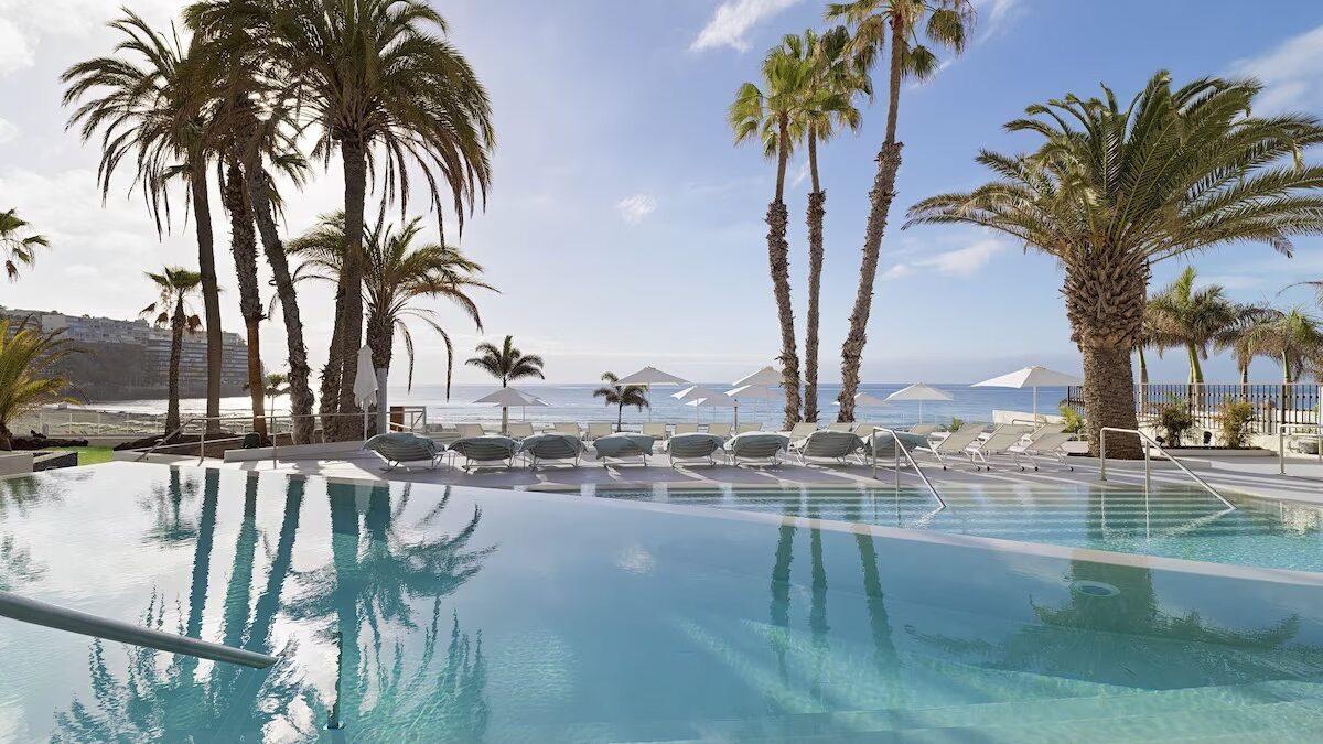 Bilde av det lekre bassengområdet på Paradisus by Meliá Gran Canaria. Hotellet ligger som nummer 2 som beste All Inclusive hotell på Gran Canaria.