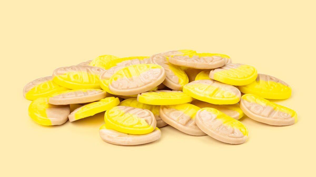 bilde av påskegodteri fra Bubs med banansmak. her er det tilsammen 2,8 kilo med bubs smågodt