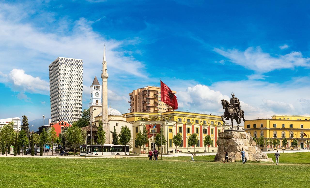 Billige reiser til Tirana