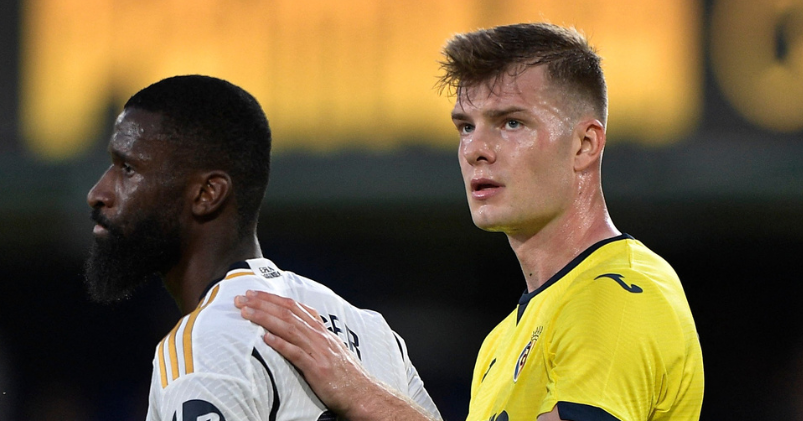 Soccer Football - LaLiga - Villarreal v Real Madrid - Estadio de la Ceramica, Villarreal, Spain - May 19, 2024 Villarreal's Alexander Sorloth with Real Madrid's Antonio Rudiger after the match