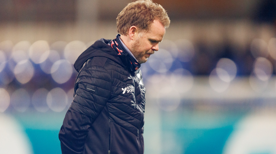 Sarpsborg trener Christian Michelsen brukt lang tid for seg selv ute på banen etter eliteseriekampen i fotball mellom Kristiansund og Jerv på Kristiansund Stadion. 