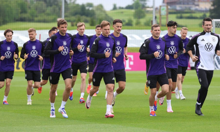 Euro 2024 - Germany Training Camp - Spa & Golf Resort Weimarer Land, Blankenhain, Germany - May 29, 2024 Germany's Thomas Muller with Joshua Kimmich, Robin Koch, Pascal Gross and teammates during training