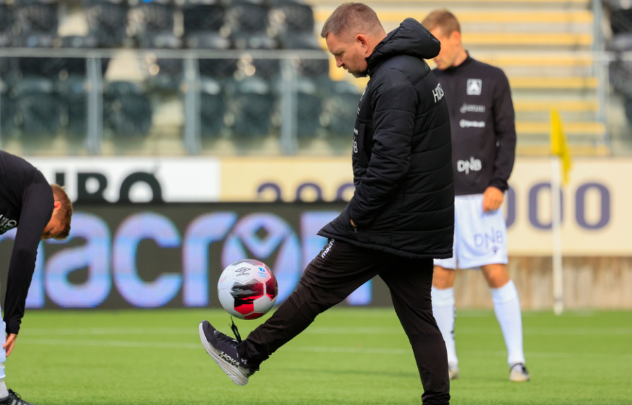 Åsane trener Morten Røssland før kampen i 1. divisjon i fotball mellom Start - Åsane på Sør arena i Kristiansand. 