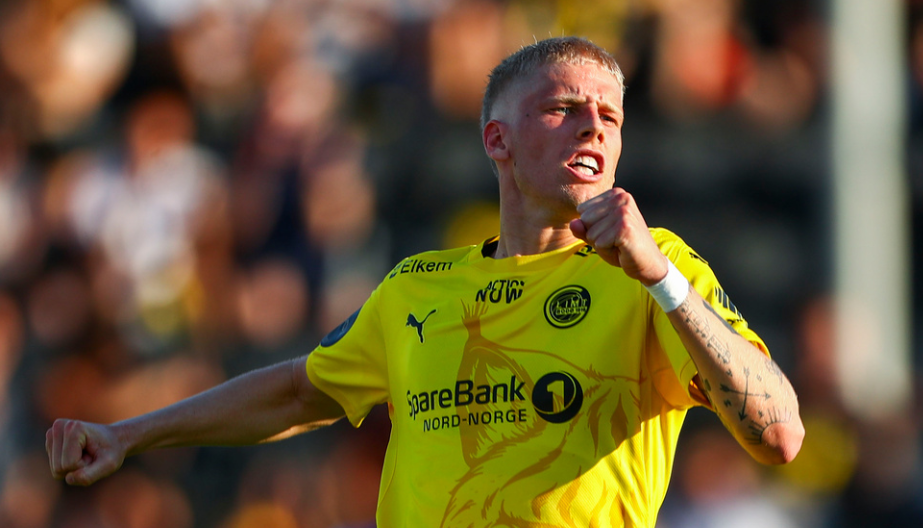 Bodø/Glimts Albert Grønbæk skårer 1-1-målet under eliteseriekampen i fotball mellom Bodø/Glimt og Sandefjord på Aspmyra stadion.