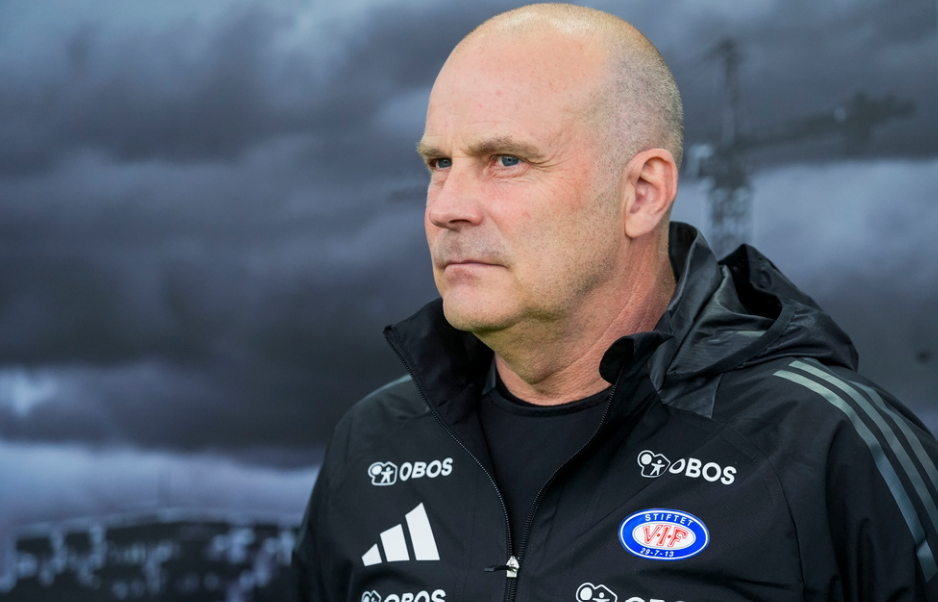 Oslo 20240609. Vålerengas trener Geir Bakke under fotballkampen i 1. divisjon for menn mellom Vålerenga og Moss på Intility Arena.