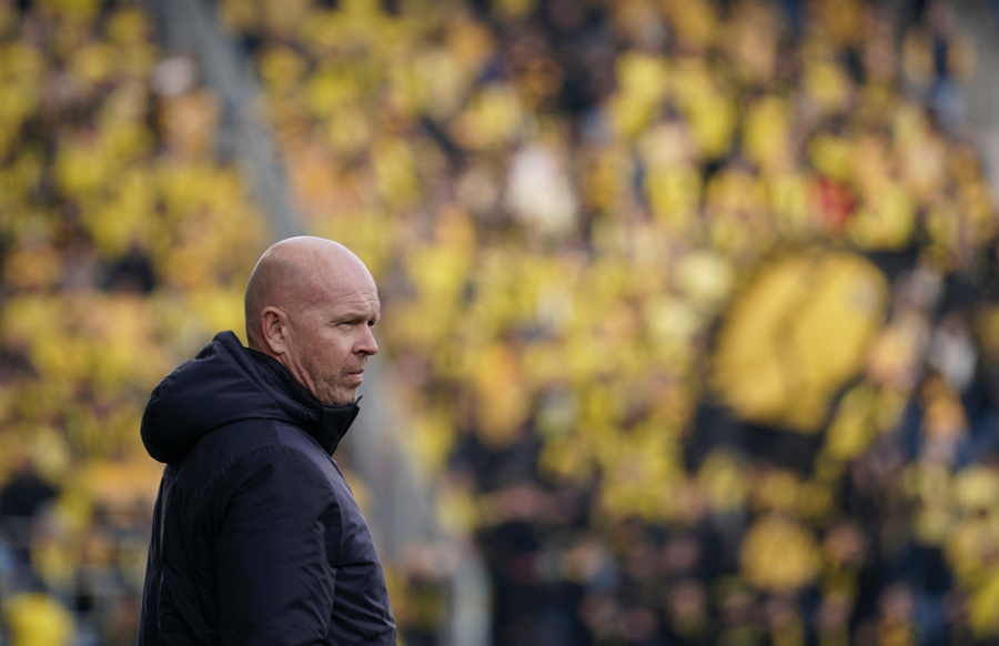 Oslo 20230501. Henning Berg før eliteseriekampen i fotball mellom VIF og LSK på Intility arena.