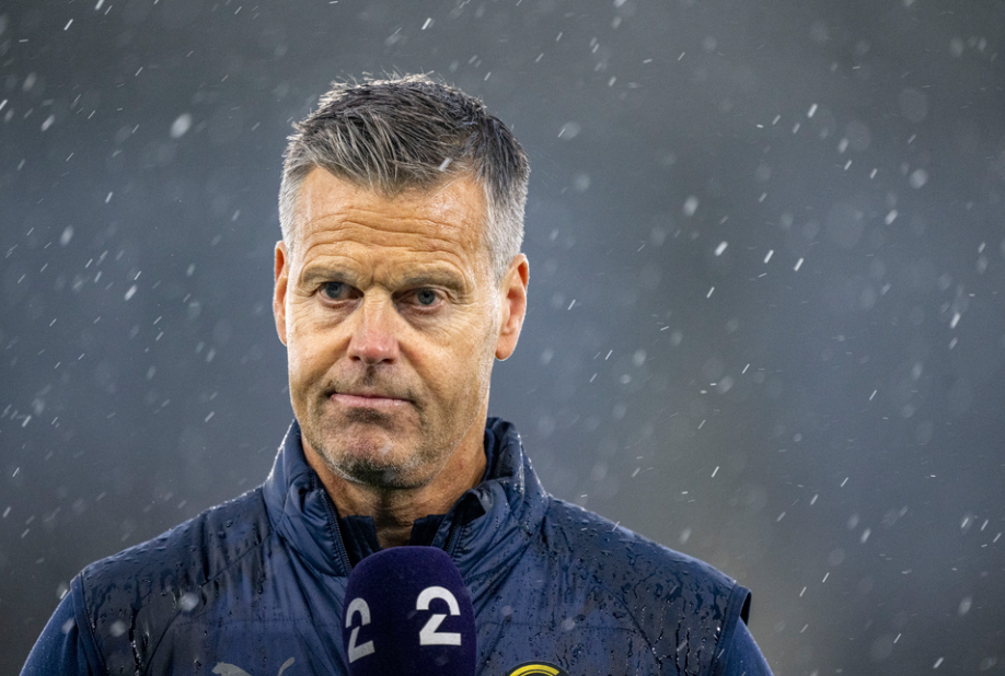 Stavanger 20240810. Bodø Glimttrener Kjetil Knutsen under eliteseriekampen i fotball mellom Viking og Bodø Glimt på SR-bank arena i Stavanger. 