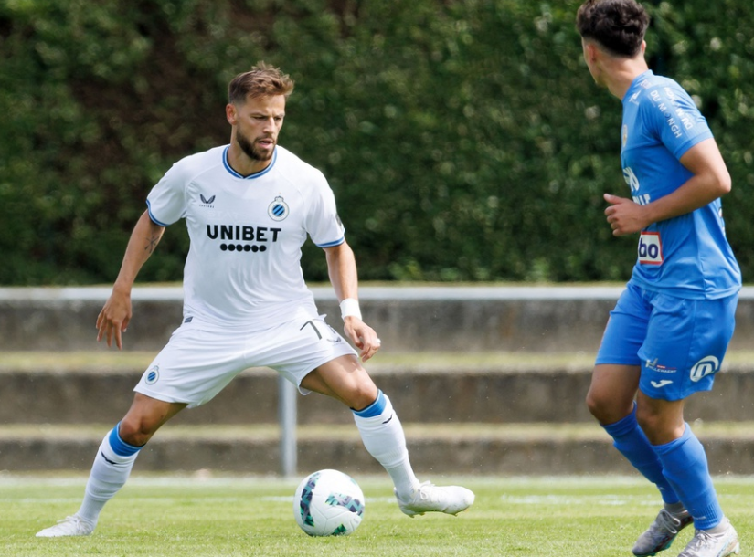 Club's Danish midfielder Philip Zinckernagel (L) dribbles during a friendly football game between amateur club Knokke FC and 1st division team Club Brugge KV, in Knokke-Heist, on June 29, 2024, in preparation of the upcoming 2024-2025 season of the Jupiler Pro League