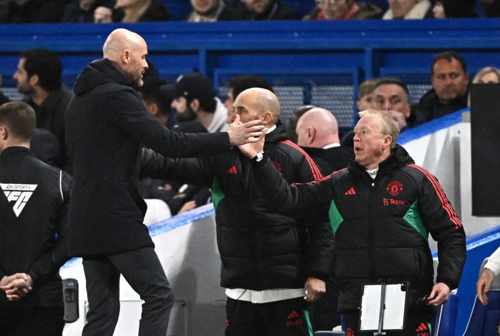 Manchester United manager Erik ten Hag og  assistent manager Steve McClaren. 