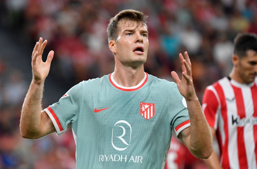 Atletico Madrid's Norwegian forward #9 Alexander Sorloth reacts during the Spanish League football match between Athletic Club Bilbao and Club Atletico de Madrid at the San Mames stadium in Bilbao on August 31, 2024