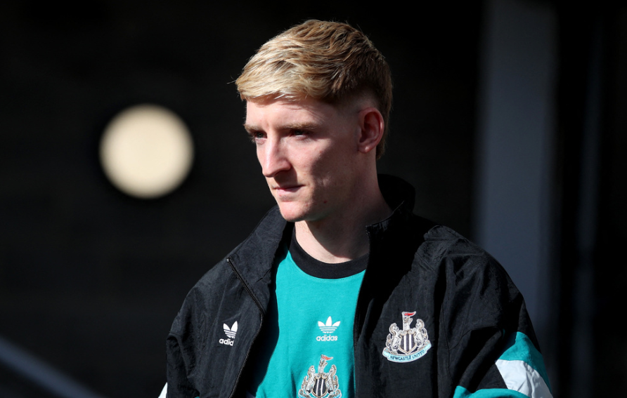 Soccer Football - Premier League - Newcastle United v Manchester City - St James' Park, Newcastle, Britain - September 28, 2024 Newcastle United's Anthony Gordon arrives at the stadium before the match