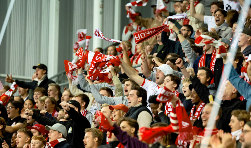 Fredrikstad 20240922. Fredrikstads supportere etter eliteseriekampen i fotball mellom Fredrikstad og Viking på Fredrikstad stadion.