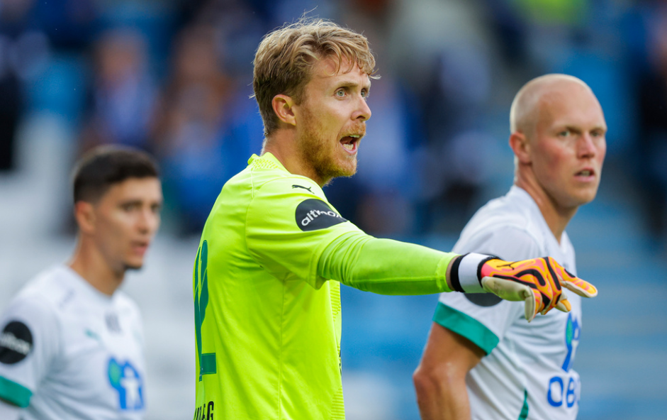 Molde 20240825. HamKams keeper Marcus Sandberg og John Olav Norheim under eliteseriekampen i fotball mellom Molde og HamKam på Aker Stadion