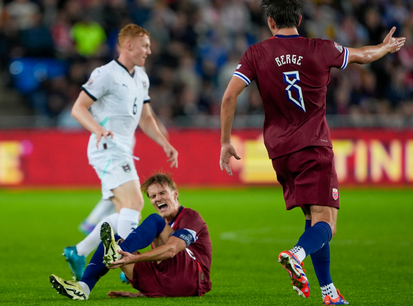 Oslo 20240909. Martin Ødegaard med en skade under fotballkampen i Nations League mellom Norge og Østerrike på Ullevaal Stadion. 