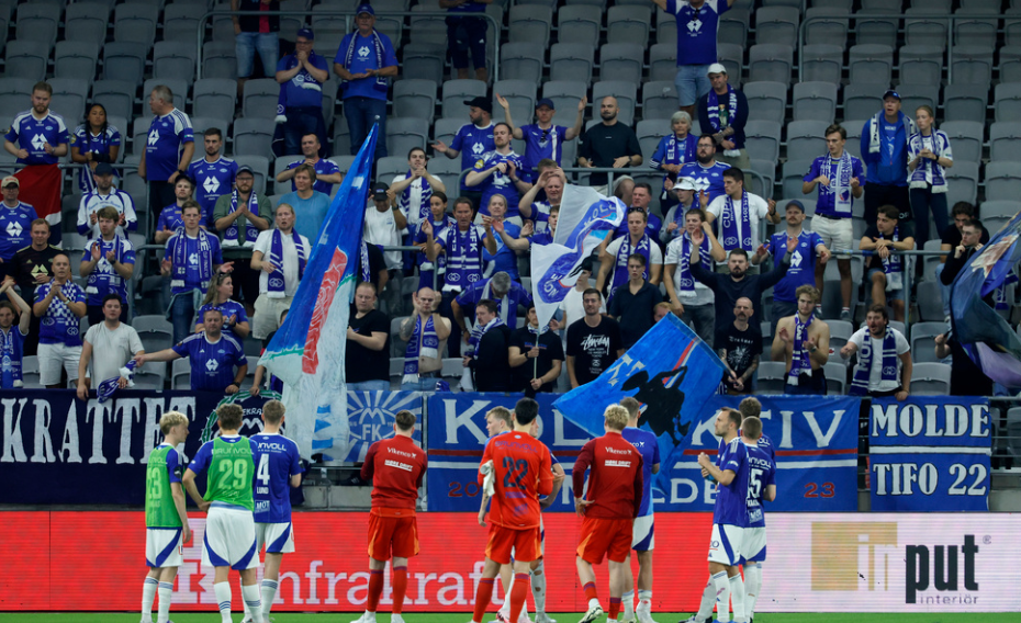BORÅS, SVERIGE 20240829. Moldes spelare och fans deppar efter förlusten under torsdagens kvalmatch till Europa League mellan IF Elfsborg och Molde FK på Borås Arena.