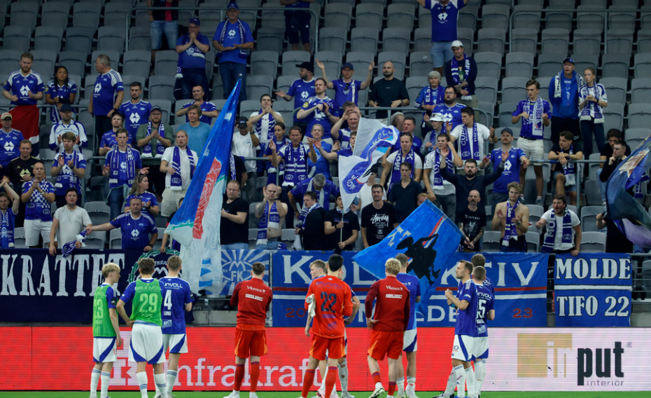 BORÅS, SVERIGE 20240829. Moldes spelare och fans deppar efter förlusten under torsdagens kvalmatch till Europa League mellan IF Elfsborg och Molde FK på Borås Arena. 