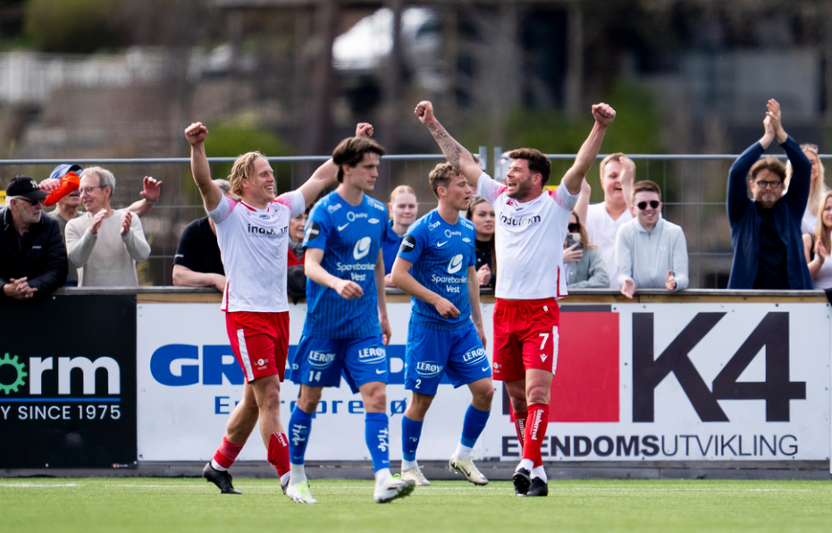 Levanger 20240501. Levangers Sanel Bojadzic, Branns Ulrik Mathisen, Branns Martin Hellan og Levangers Ermal Hajdari etter CUP-kampen i fotball mellom Levanger og Brann på TOBB stadion Moan (1-0).