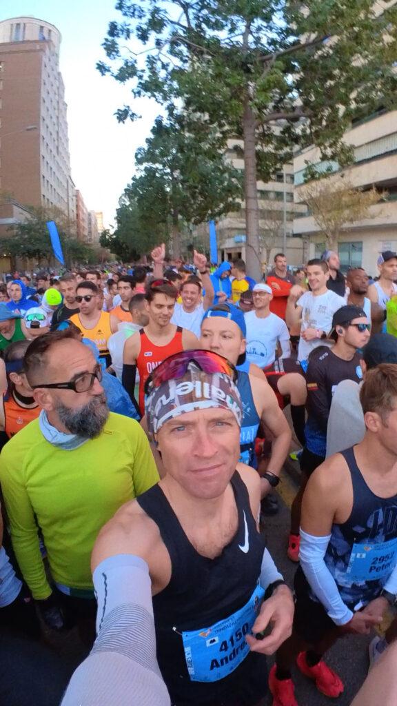 Før start på Valencia Marathon er det en spent stemning.