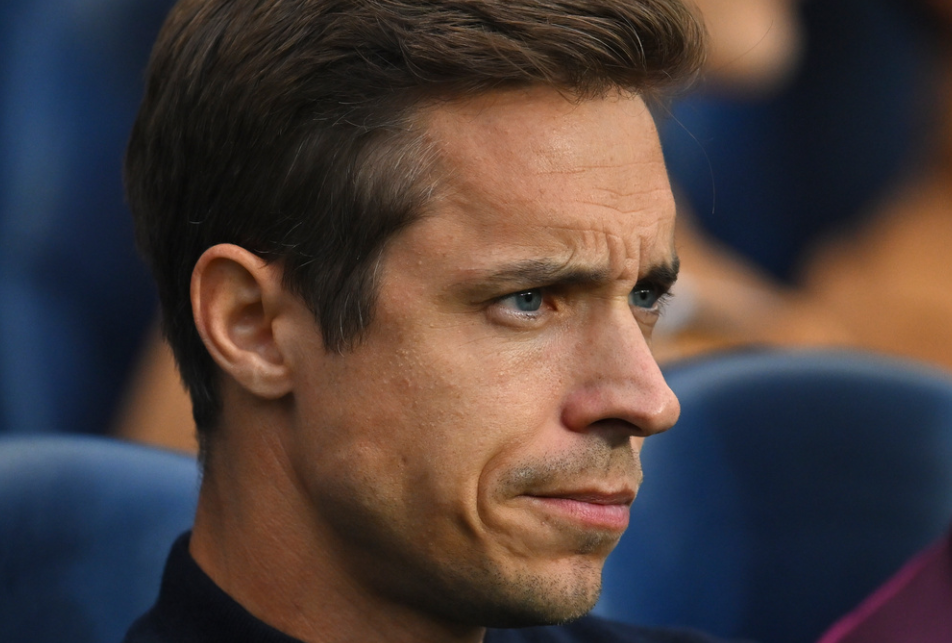 Anderlecht's head coach Brian Riemer looks on before the start of the Europa League opening phase soccer match between Real Sociedad and Anderlecht at the Reale Arena in San Sebastian, Spain, Thursday, Oct. 3, 2024.