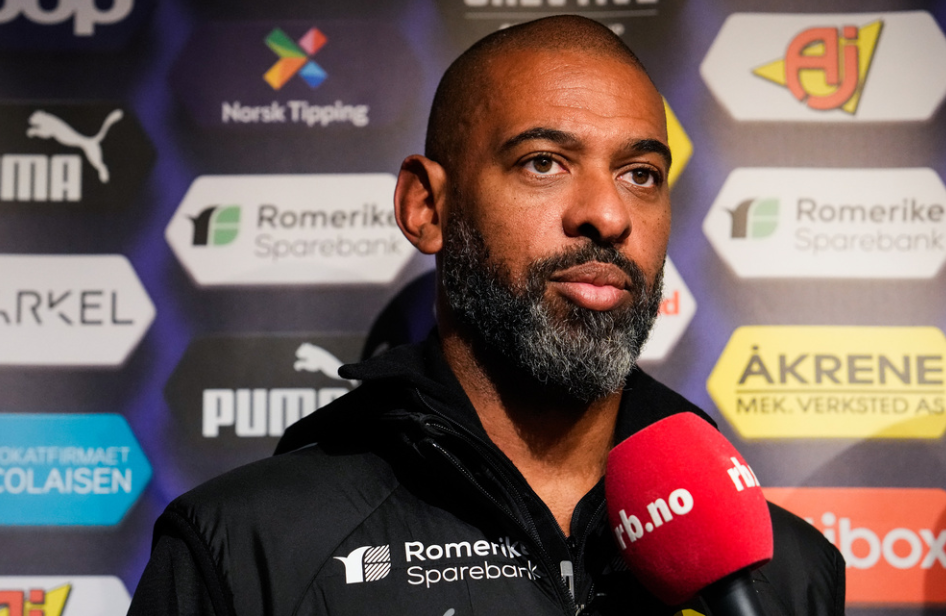 Lillestrøm 20240929. Lillestrøms trener David Nielsen i mixed zone etter eliteseriekampen i fotball mellom Lillestrøm og Viking på Åråsen stadion