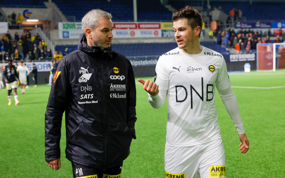 Ålesund 20221106. LSKs Pål Andre Helland og Petter Myhre etter eliteseriekampen i fotball mellom Aalesund og Lillestrøm på Color Line Stadion. 