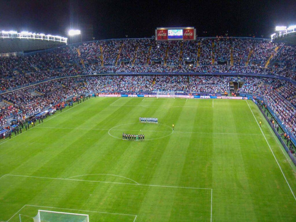 Spansk fotball på La Rosaleda Stadion i Malaga. 