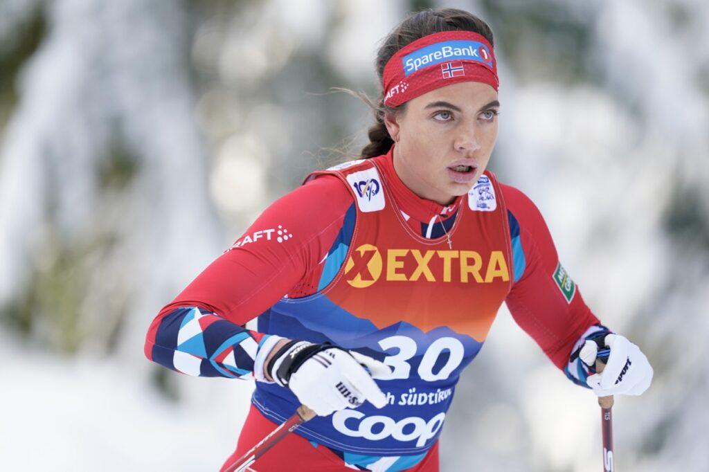 Langrennsløper Kristine Stavås Skistad i aksjon under et skirenn.