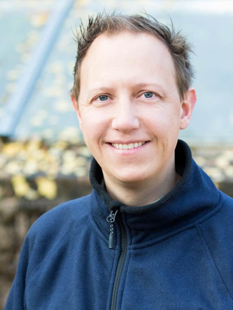 Bilde av Einar Gulbrandsen fra Varmepumpeforeningen, som forteller oss hvordan du bruker luft til luft-varmepumpen din mest mulig effektivt. Det er nemlig en innstilling du bør bruke som overrasket oss. Han forteller også hva du ikke må gjøre med varmepumpen din om vinteren om du er ute etter å spare strøm.