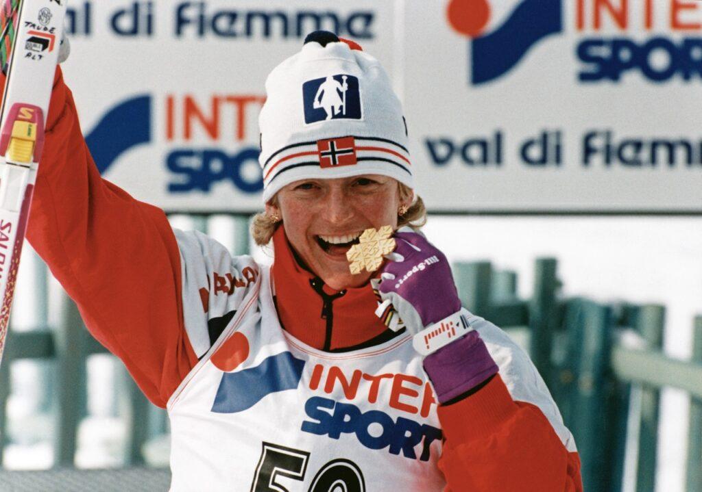 Trude Dybendahl feirer gullmedalje i 5 km under Ski-VM i Val di Fiemme, Italia, 12. februar 1991.