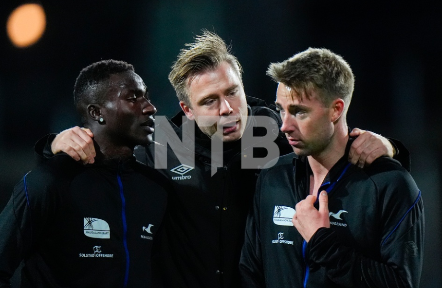 Haugesund 20241110. Haugesunds Sory Diarra (f.v.), Alexander Søderlund og Sondre Liseth før eliteseriekampen i fotball mellom FK Haugesund og Tromsø på Haugesund Sparebank Arena.