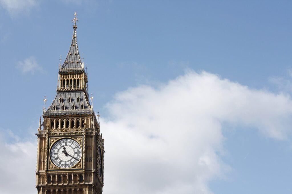 Big Ben en solskinnsdag i London.