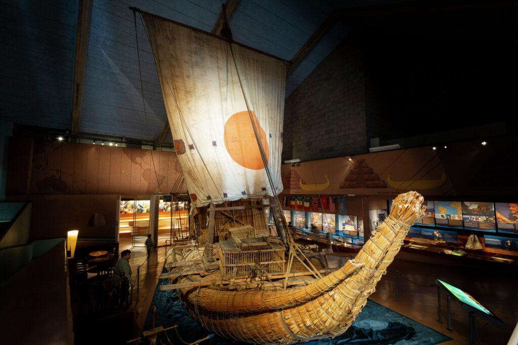 På Kon-Tiki museet på Bygdøy i Oslo ser du flåter som Ra II og selveste Kon-Tiki flåten. 