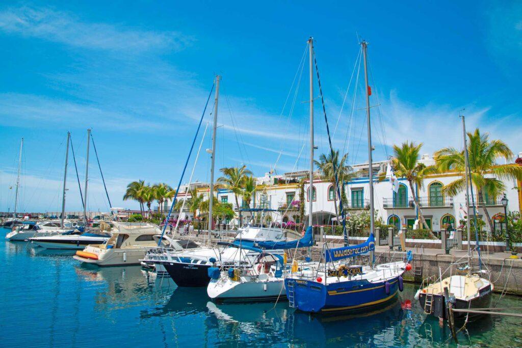 Puerto de Mogán er en fiskerlandsby i Mogán kommune, sør på øya Gran Canaria. Småbysidyll med fiskebåter