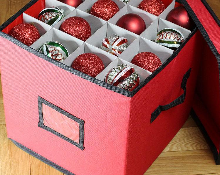 Rød boks til oppbevaring av julekuler.