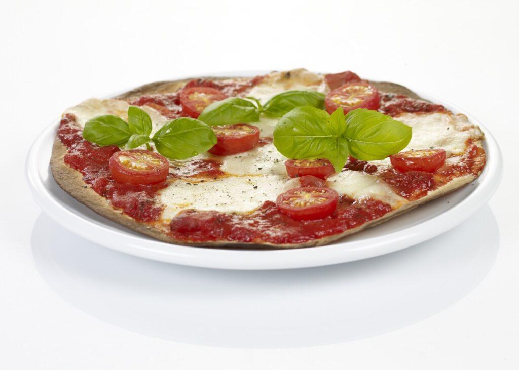Middagstips, rask, sunn og enkel middag: Tortillapizza margarita