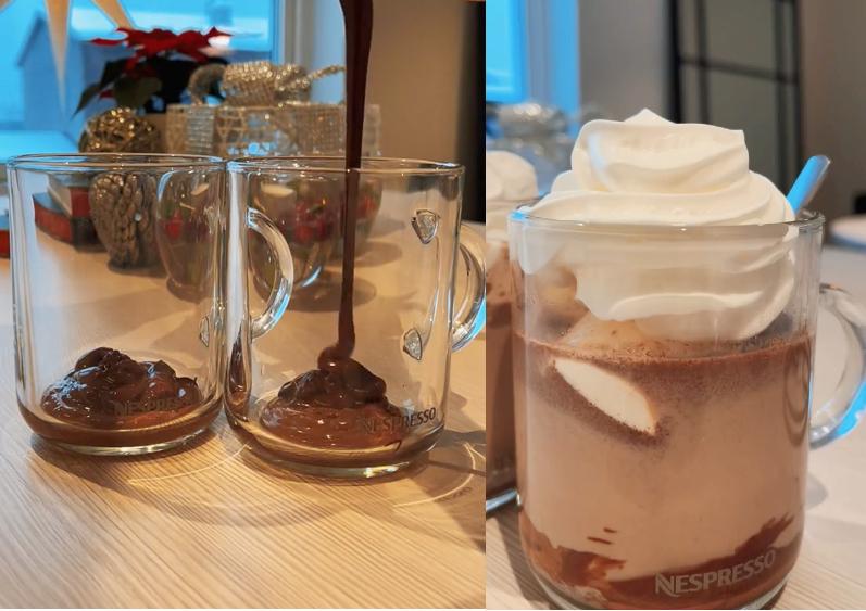 Bilde av to kopper varm sjokolade med Marshmallow og krem. Oppskriften får du her!