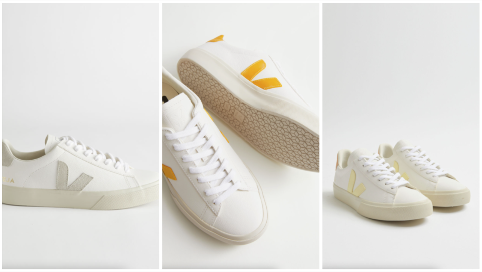 Bilde av tre hvite veja sneakers til dame. På bilde ser vi hvite miljøvennlige sko med Veja V-en i forskjellige farger.
