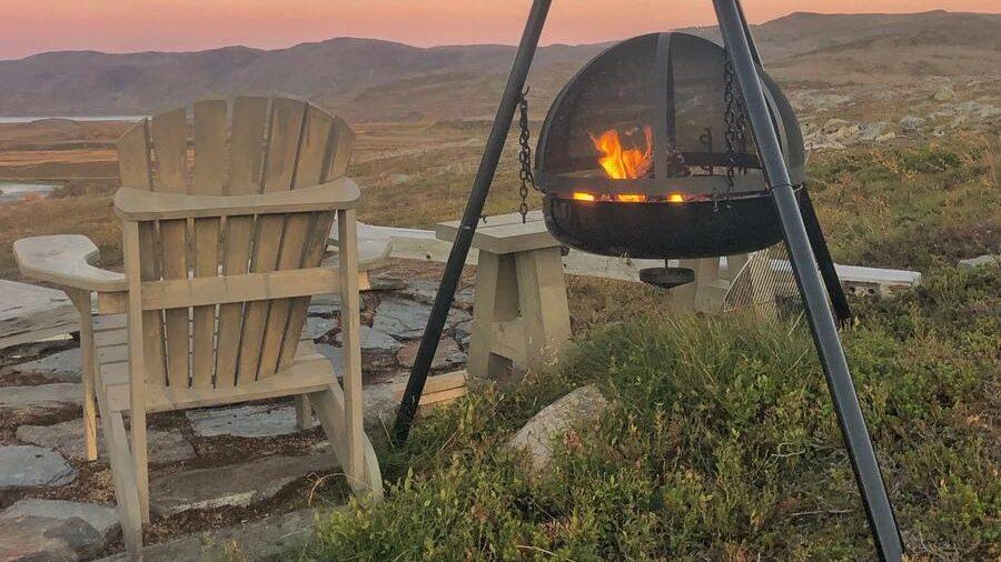 Bilde av bålpanne i norsk natur. Vi guider deg til riktig valg av bålpanne enten du vil ha espegard bålpanne, rentbrennende bålpanne, røykfri bålpanne eller liten bålpanne. Vi avslører også hvilken klassiske bålpanne som er best i test.