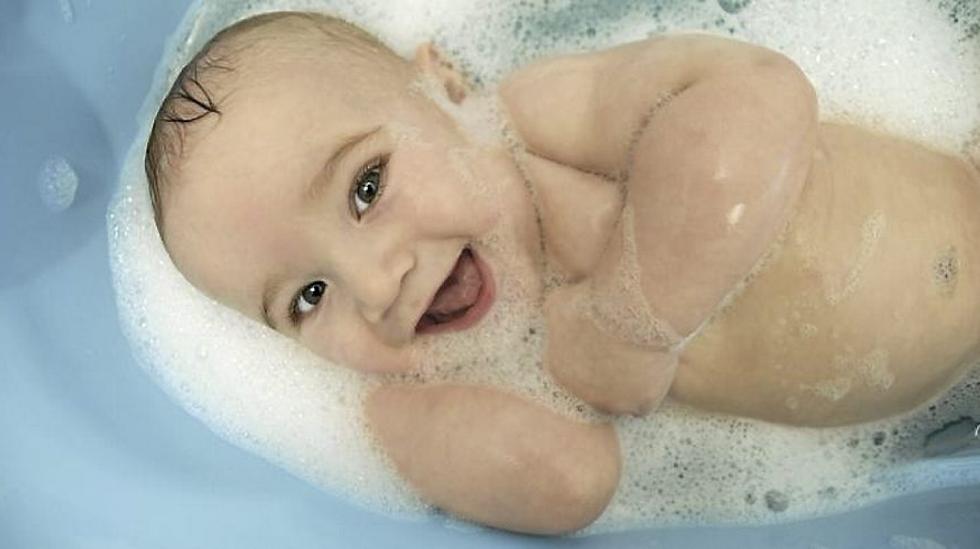 Ikke bruk for mye babyolje Så ofte bør bade babyen | ABC Nyheter
