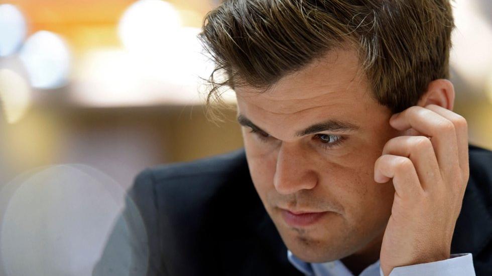 Magnus Carlsen i storform – delt med Nakamura i VM i lynsjakk | ABC Nyheter