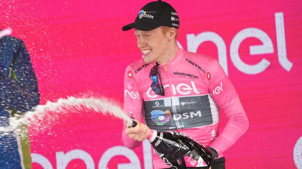 Lo storico Andreas Leknessund ha difeso la maglia rosa di leader del Giro d’Italia, stabilendo un record norvegese