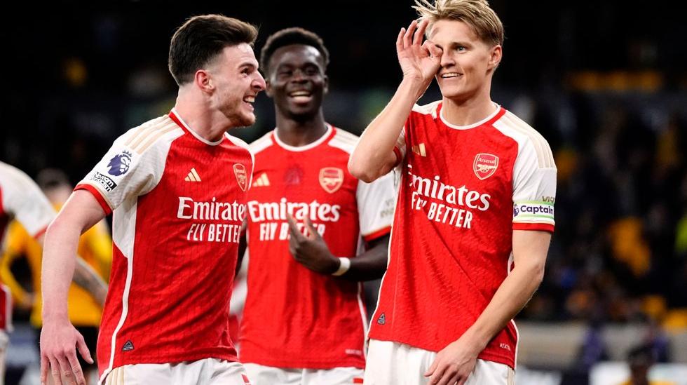 Trossard et Ødegaard ont offert à Arsenal une victoire importante à l’extérieur et la première place du classement : – Fier du groupe