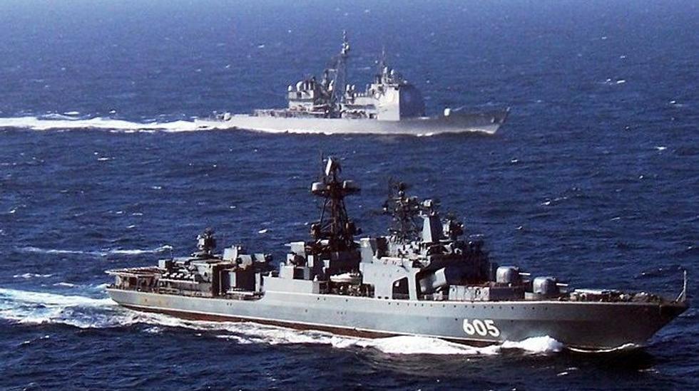 Le destroyer russe « Admiral Levchenko » en feu en mer de Barents