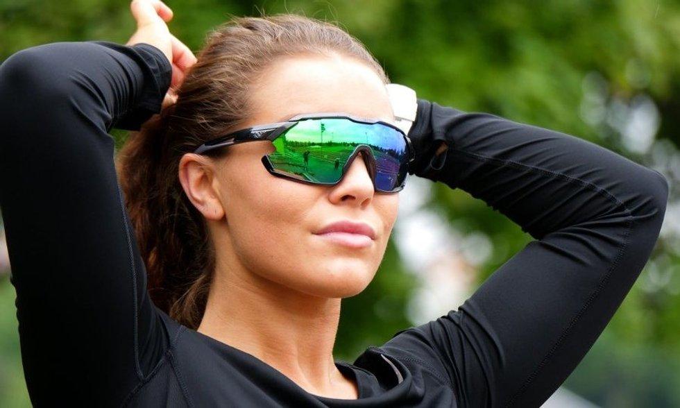 Unngå skadelig UV-lys: Solbriller og sportsbriller både voksne og barn | ABC Nyheter