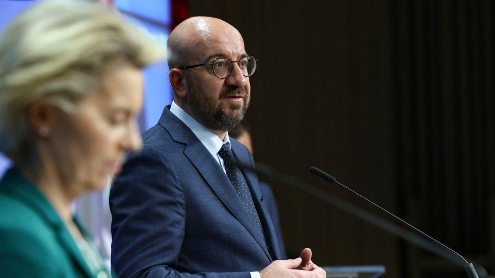 EU President Charles Michel says the goal of the austerity measures put forward by Commission President Ursula von der Leyen is more transparency and to ensure that vaccine manufacturers deliver what they have promised.  Critics fear it could lead to a vaccine war no one wins.  Photo: Aris Oikonomou / AP / NTB